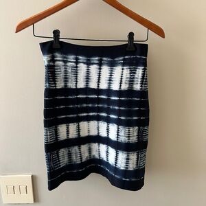 BCBG MAXAZRIA Blue / White Tie Dye Print Bandage Skirt - Size Medium